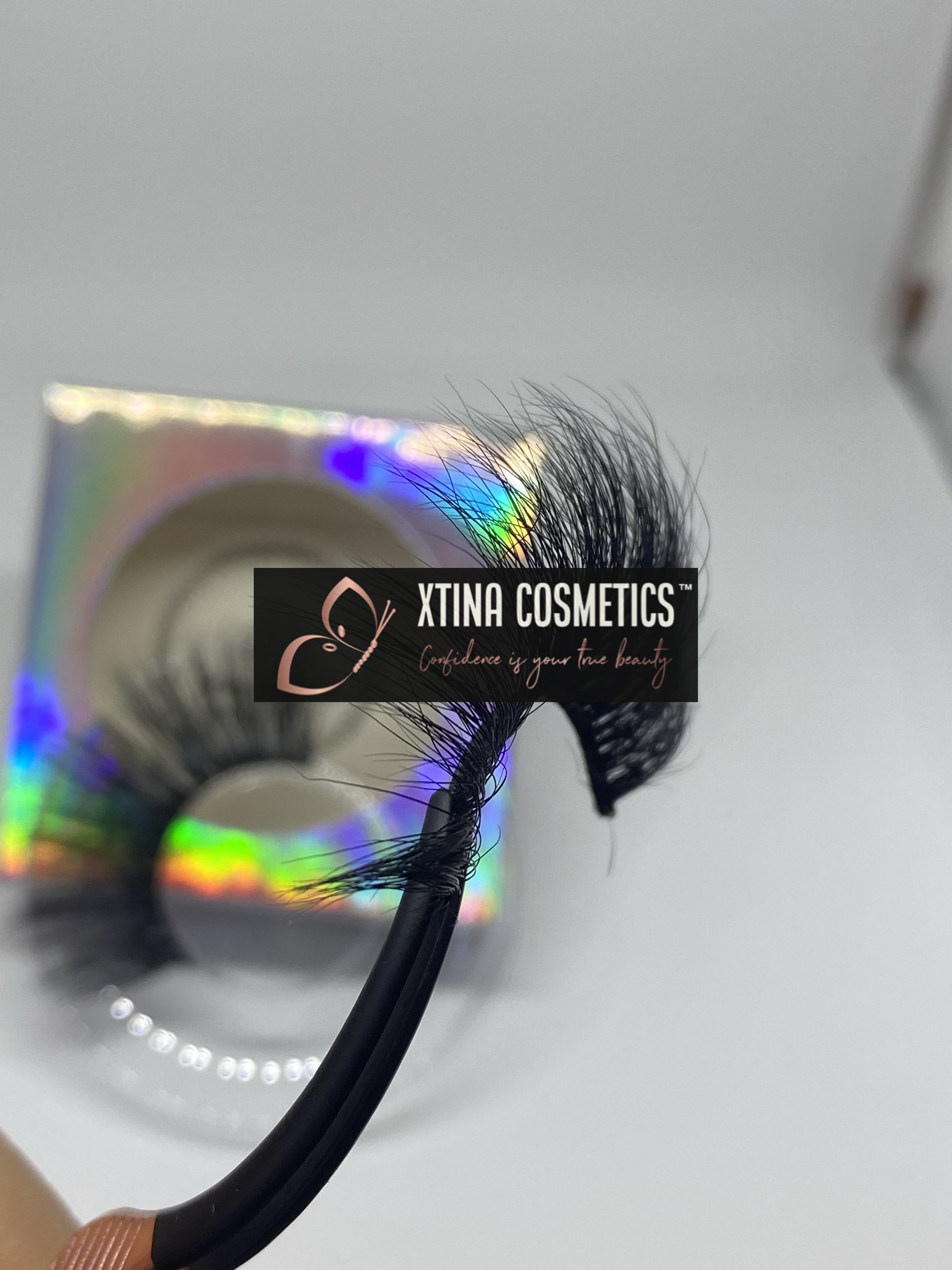 Laiza Lash Xtina Cosmetics
